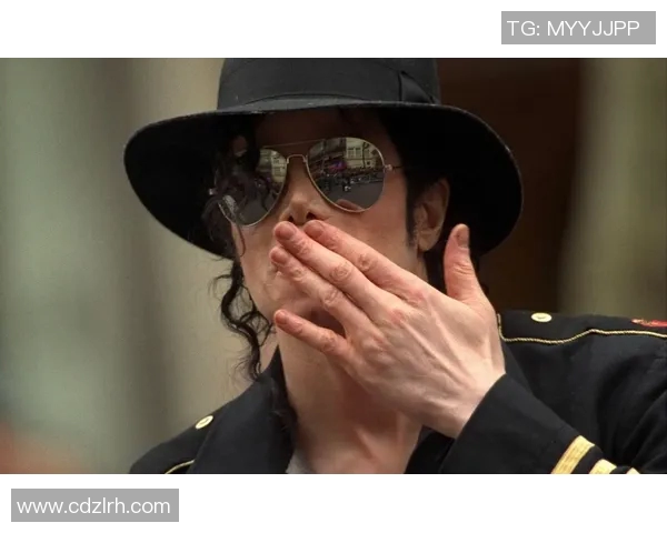 足球明星模仿迈克尔杰克逊舞步展现独特魅力与风采