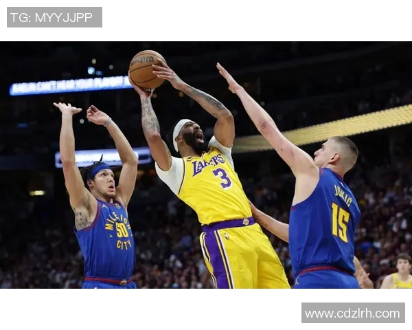 火箭与湖人激战正酣比分背后暗藏的精彩故事与战术较量